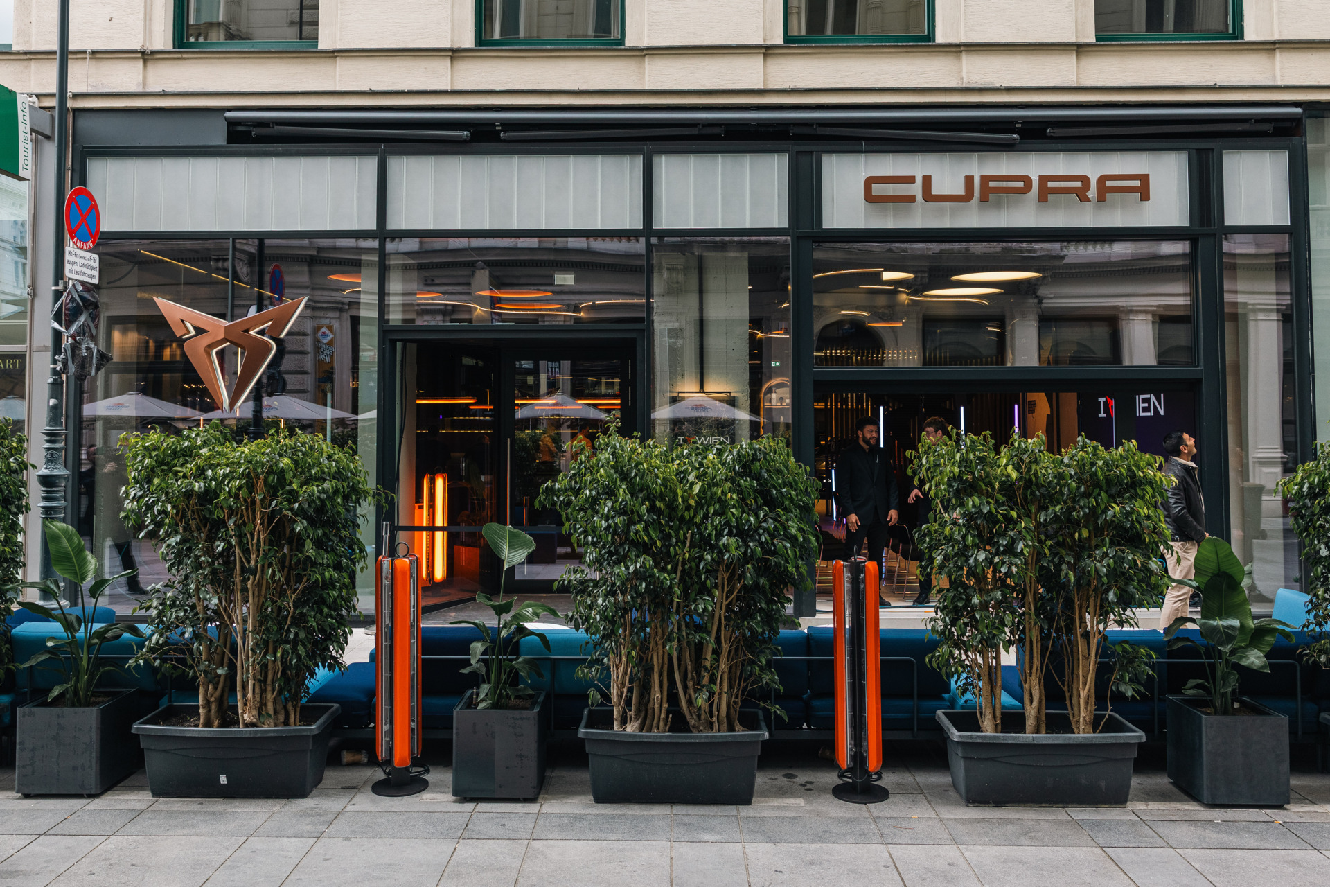 07_CUPRA City Garage.jpg