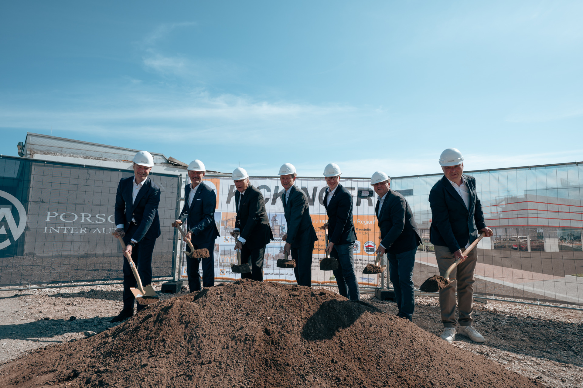 01_Spatenstich Porsche Zentrum St Pölten.jpg
