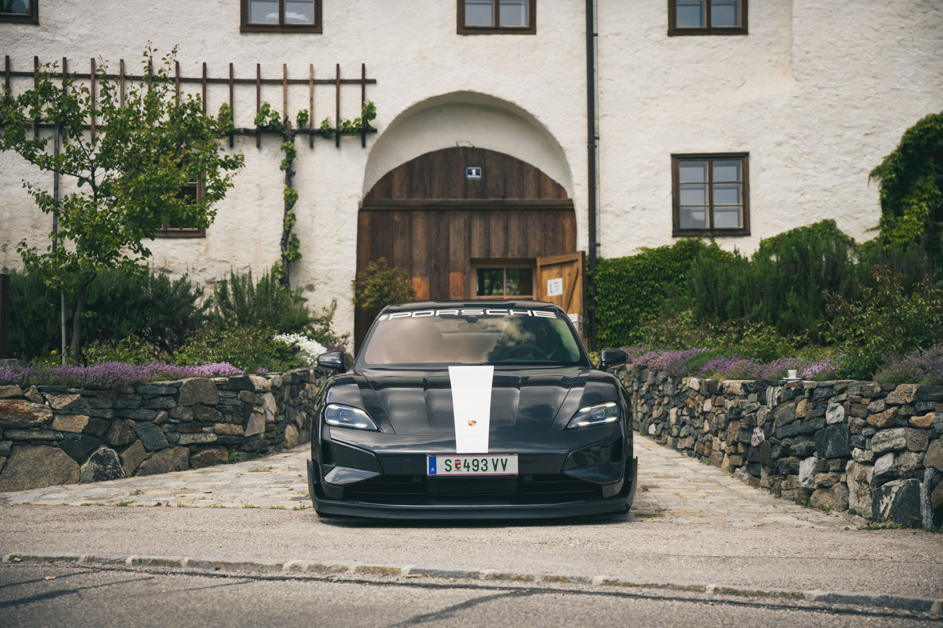 3_Porsche Taycan Turbo GT Die hohe Kunst der Zurückhaltung.JPG